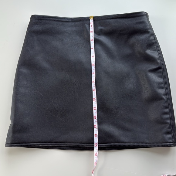 H&M Black Faux Leather Mini Skirt – Size 6 (EU 38) - Picture 9 of 10